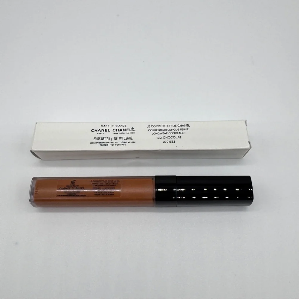 CHANEL 132 Chocolate Brown Longwear Concealer